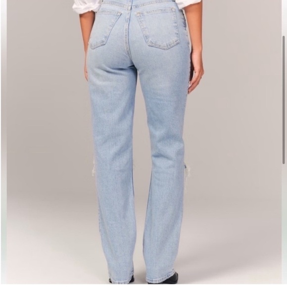 Abercrombie & Fitch Curve Love Ultra High Rise 90’s Straight Jean - Picture 3 of 9